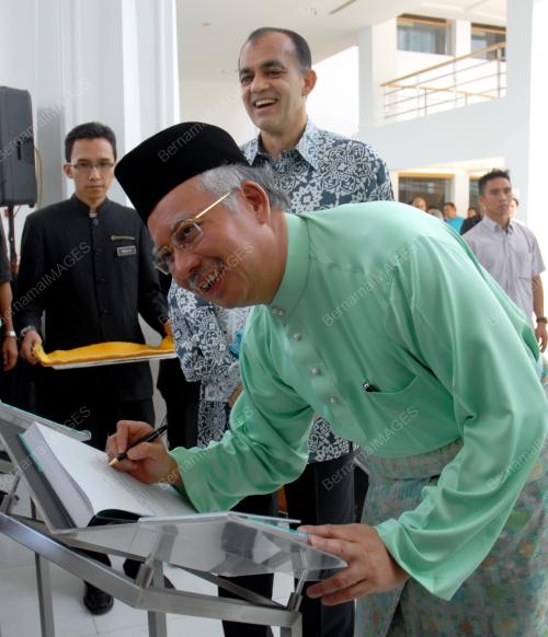 MOHD NAJIB TUN ABDUL RAZAK
