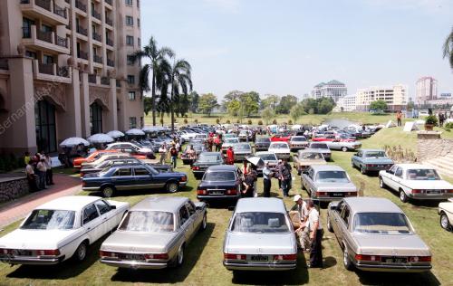KERETA KELASIK MERCEDES-BENZ
