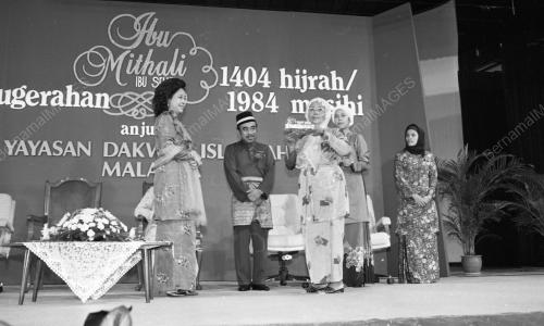 KL16_08052015_PERMAISURI_AGONG
