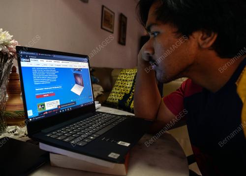 TINJAUAN SKIM PINJAMAN KOMPUTER RIBA IPT
