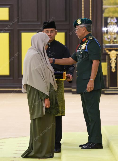 AL-SULTAN ABDULLAH RI'AYATUDDIN AL-MUSTAFA BILLAH SHAH