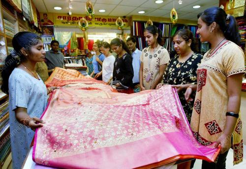 PERAYAAN DEEPAVALI DAN HARI RAYA