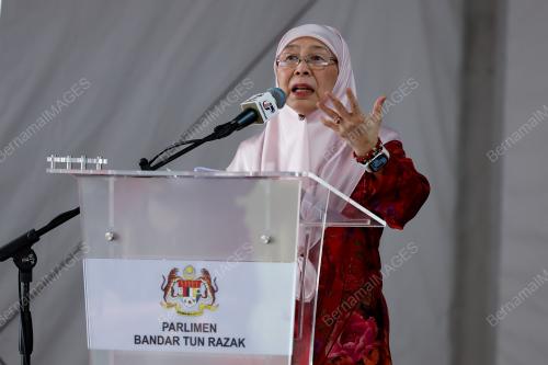 DATUK SERI DR WAN AZIZAH WAN ISMAIL