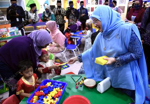 TUNKU HAJAH AZIZAH AMINAH MAIMUNAH ISKANDARIAH