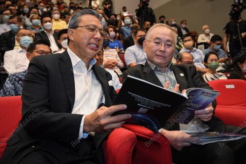 DATUK SERI DR WEE KA SIONG
