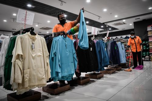 KEDAI PAKAIAN BEROPERASI