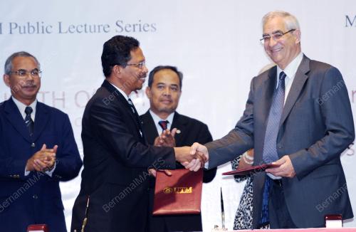 DATUK IR DR ZAINI UJANG