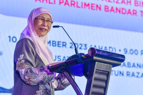 DATUK SERI DR WAN AZIZAH WAN ISMAIL