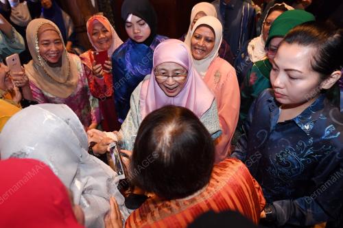 KL16_11082018_TPM_BN201808105514