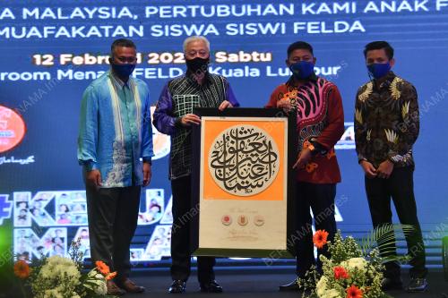 DATUK SERI ISMAIL SABRI YAAKOB