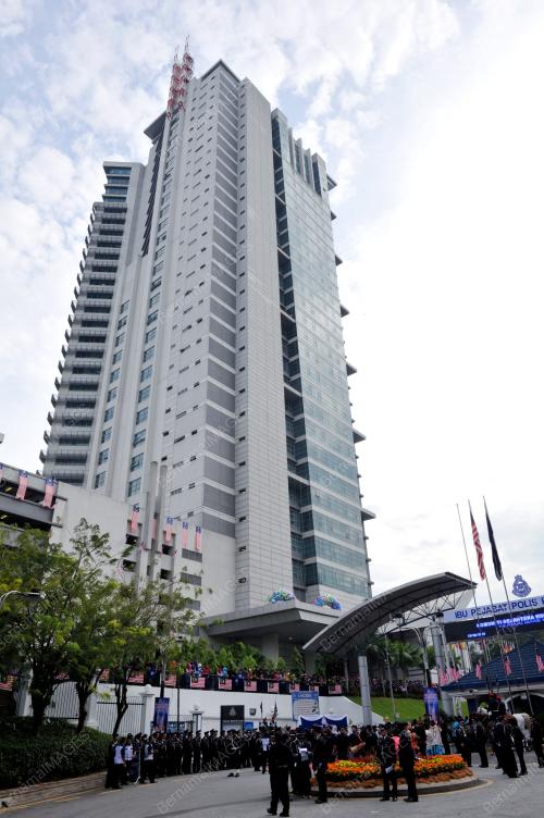 KL16_12042012_POLIS