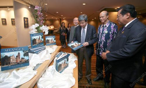 SULTAN SHARAFUDDIN IDRIS SHAH