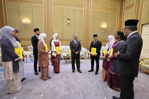 AL-SULTAN ABDULLAH RI'AYATUDDIN AL-MUSTAFA BILLAH SHAH
