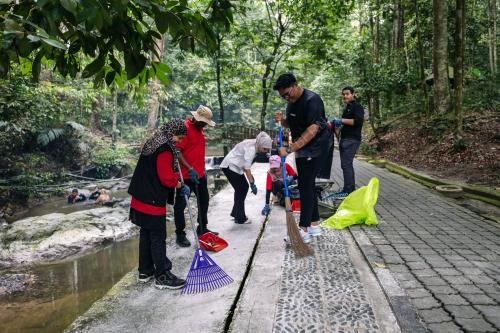 PROGRAM TANGGUNGJAWAB SOSIAL KORPORAT (CSR) DAN PROJEK PELAJAR ANTARABANGSA ASIA E UNIVERSITY (AEU)