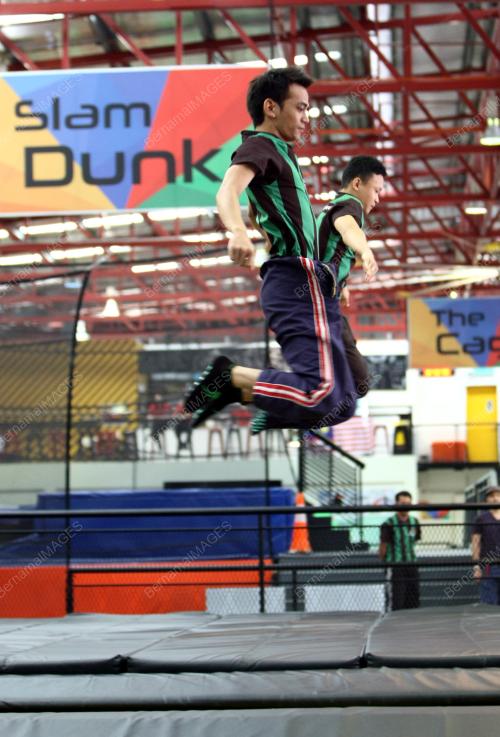 KL16_12082014_TRAMPOLINE