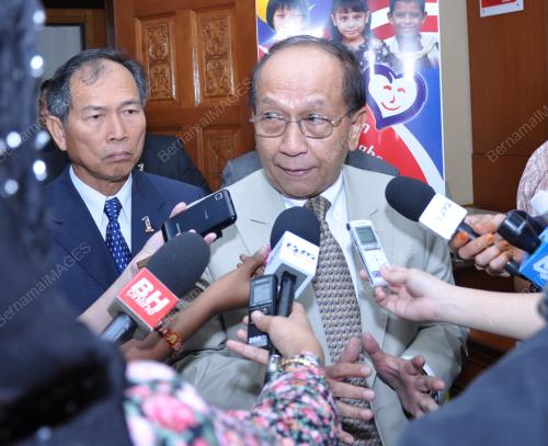 DATUK_SERI_UTAMA_DR_RAIS_YATIM