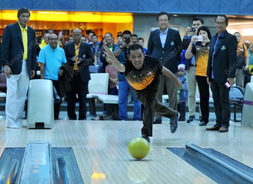 KL16_13032016_BOWLING