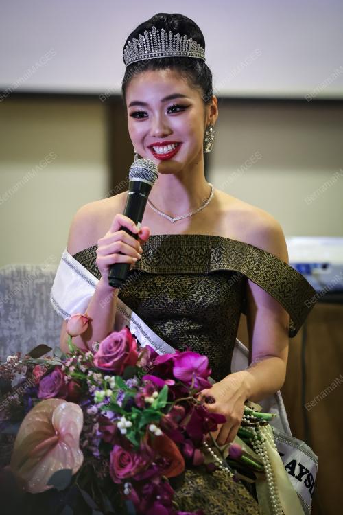 CHLOE LIM