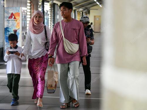 TINJAUAN WARGA KOTA BERBAJU RAYA