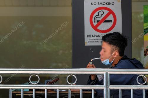 TINJAUAN MEROKOK DI PREMIS MAKAN