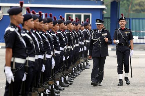 DATUK SERI AZRI AHMAD
