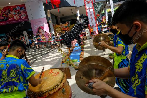 PERTANDINGAN TARIAN SINGA TRADISIONAL