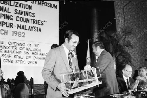 SIMPOSIUM