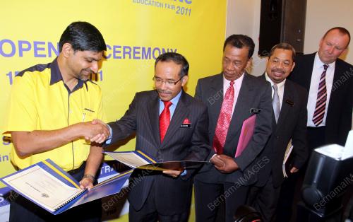 DATUK ABDUL RAHIM MOHD NOOR