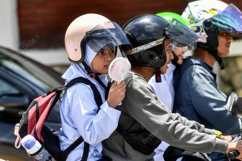 TINJAUAN CUACA PANAS