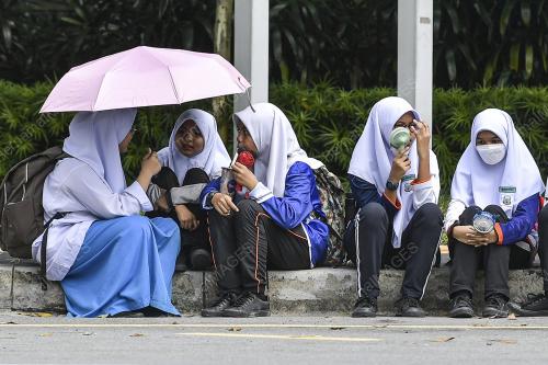 CUACA PANAS DAN STROK HABA