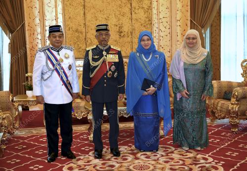 AL-SULTAN ABDULLAH RI'AYATUDDIN AL-MUSTAFA BILLAH SHAH