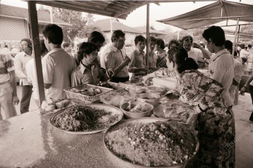 JUALAN KUIH DI BULAN PUASA