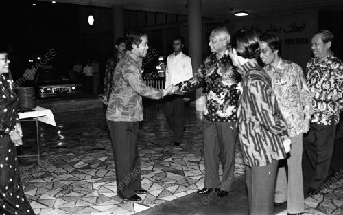 KL16_16012015_AGONG_PUISI