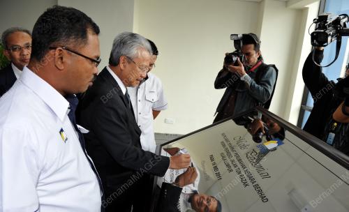 DATUK SERI AHMAD HUSNI HANADZLAH