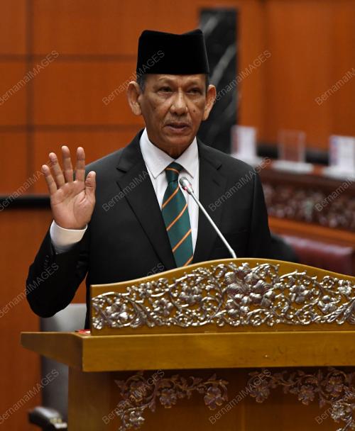 ANGKAT SUMPAH SENATOR DEWAN NEGARA