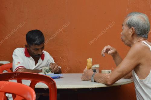 PELANGGAN KOPITIAM