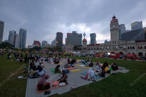 BERBUKA PUASA DI DI DATARAN MERDEKA