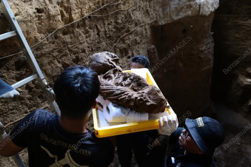 PENEMUAN RANGKA WANITA PRA-NEOLITIK NENGGIRI