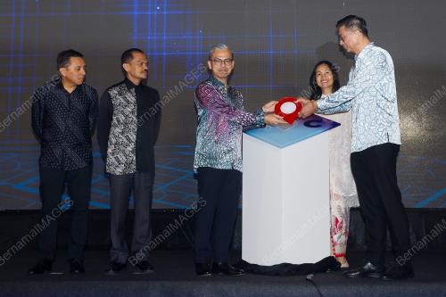 DATUK FAHMI FADZIL