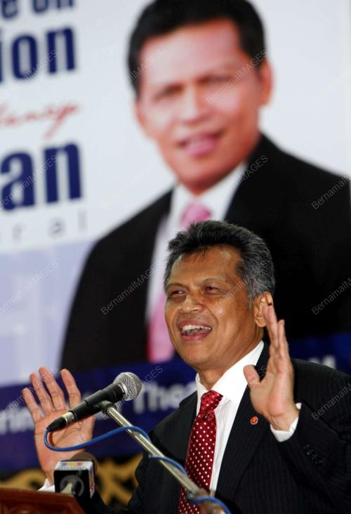 DR SURIN PITSUWAN