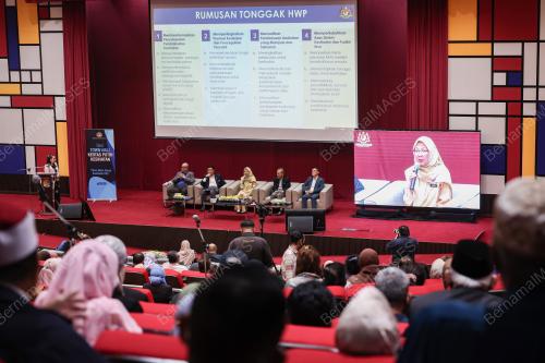 DR ZALIHA MUSTAFA