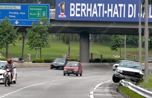 KL16_18052014_KERETA_TERBANG