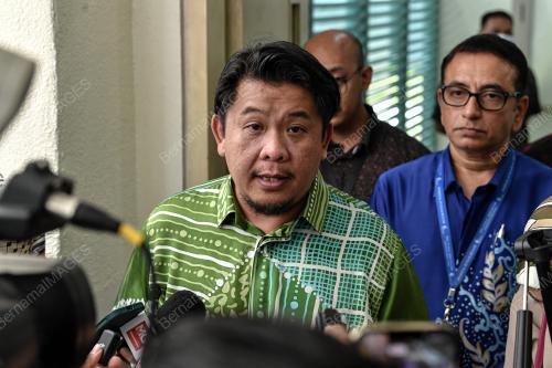 DATUK LUKANISMAN AWANG SAUNI