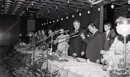 DISEMBER 1982