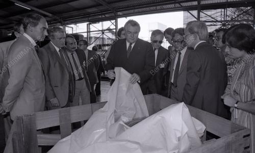 DISEMBER 1982