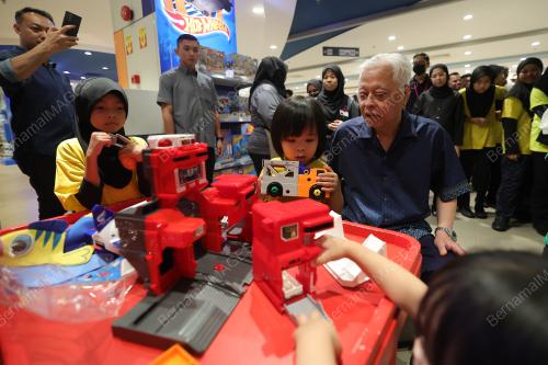 DATUK SERI ISMAIL SABRI YAAKOB