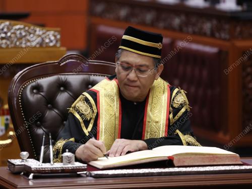 DATUK NUR JAZLAN MOHAMED