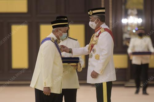 AL-SULTAN ABDULLAH RI'AYATUDDIN AL-MUSTAFA BILLAH SHAH 