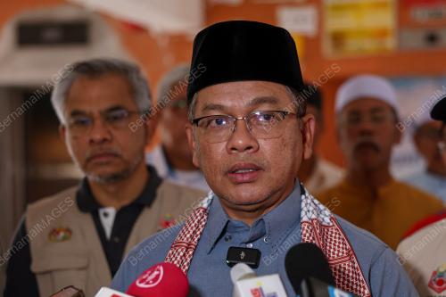 DATUK DR MOHD NA'IM MOKHTAR