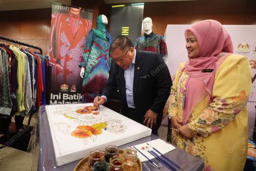 DATUK SERI TIONG KING SING